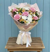 Букет цветов из:  Гвоздики, Орхидеи и Розы #REPLACE_PRED# Удобной Краснодарский край