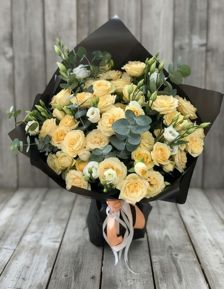 Букет цветов из: Розы и Лизиантусы в Удобной Краснодарский край