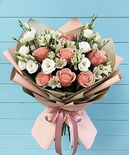 Букет цветов из:  Розы, Альстромерии и Лизиантусы в Удобной Краснодарский край