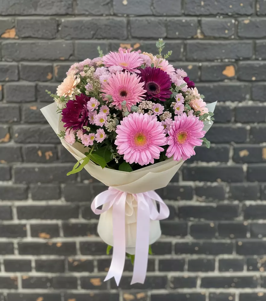 Букет цветов из: Герберы и Хризантемы в Удобной Краснодарский край