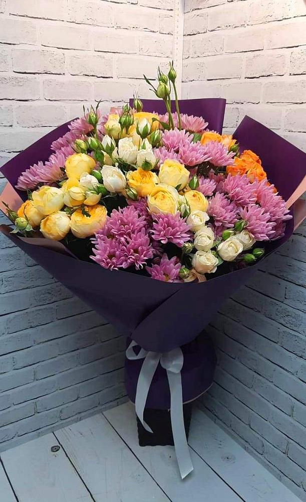 Букет цветов из: Хризантемы и Розы в Удобной Краснодарский край