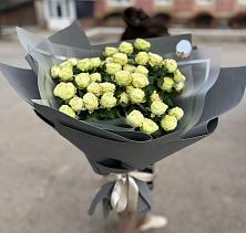 Букет Белые кустовые розы Солинеро в Удобной Краснодарский край