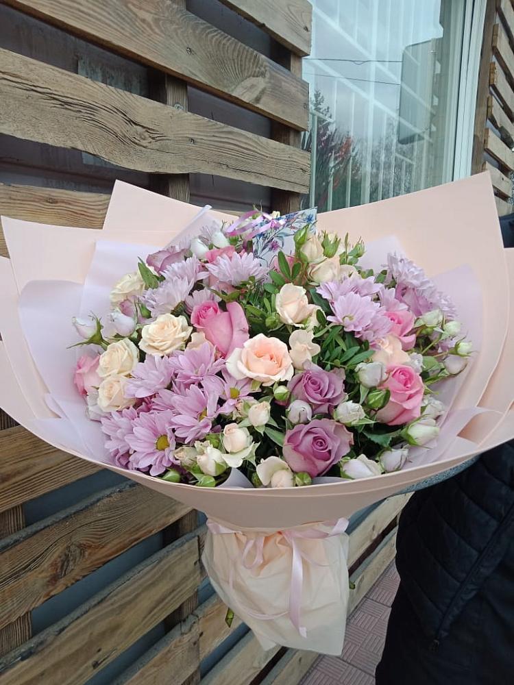 Букет цветов из: Розы и Хризантемы в Удобной Краснодарский край