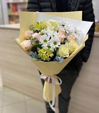 Букет цветов из:  Альстромерии, Розы и Хризантемы в Удобной Краснодарский край