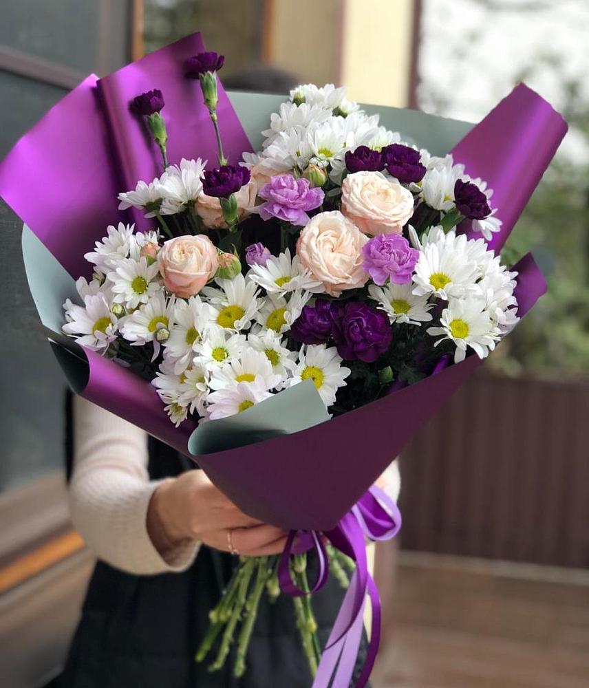 Букет цветов из: Хризантемы, Гвоздики и Розы в Удобной Краснодарский край