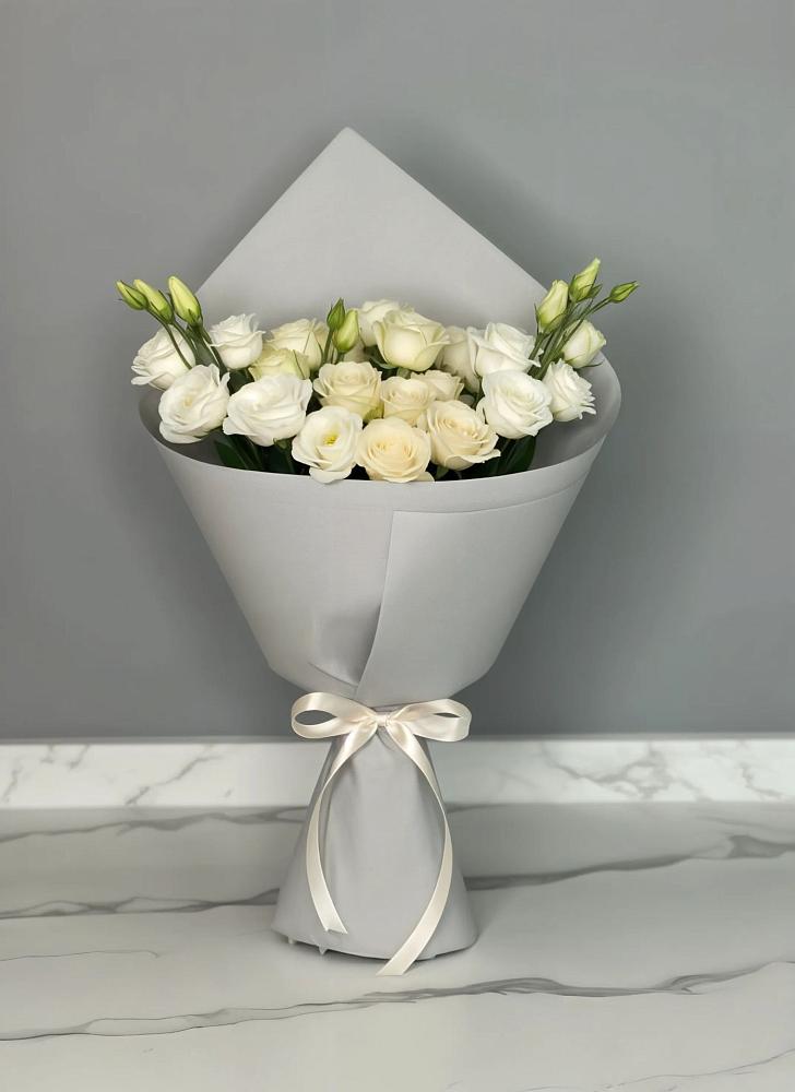 Букет цветов из: Розы и Лизиантусы в Удобной Краснодарский край