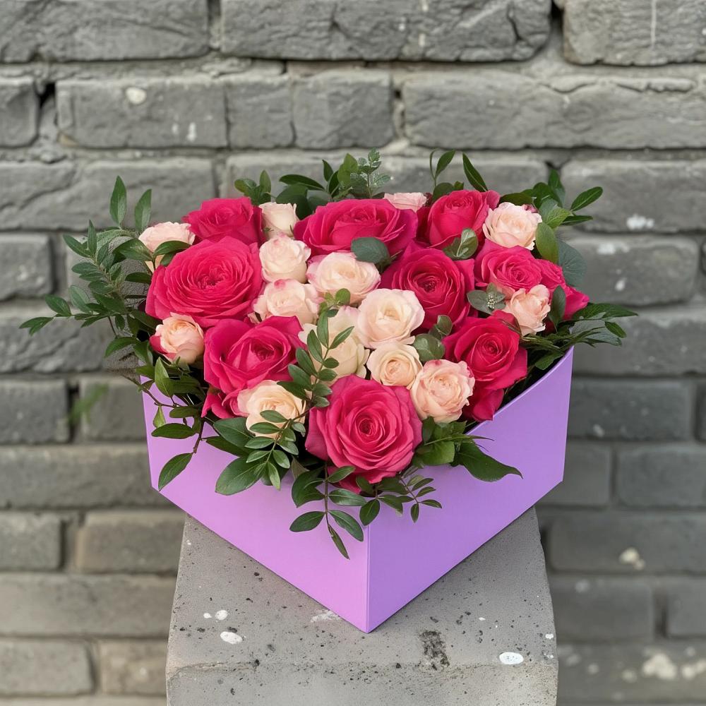 Цветочная композиция из Розы в коробке в Удобной Краснодарский край