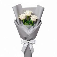 Букет 3 белые розы в Удобной Краснодарский край