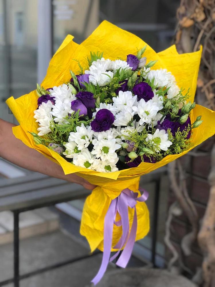 Букет цветов из: Ирисы, Хризантемы и Ромашки в Удобной Краснодарский край