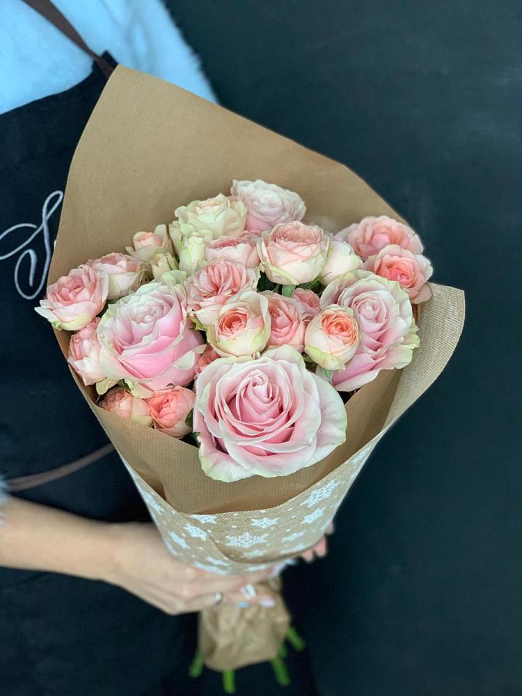 Букет цветов из: Хризантемы и Розы в Удобной Краснодарский край