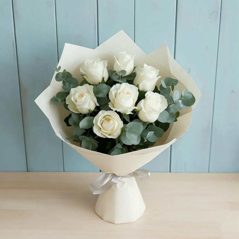 Букет Белые розы в Эвкалипте в Удобной Краснодарский край