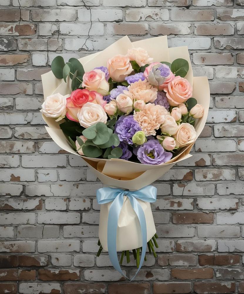 Букет цветов из: Розы, Лизиантусы и Гвоздики в Удобной Краснодарский край