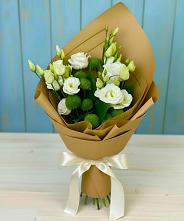 Букет цветов из:  Хризантемы и Лизиантусы в Удобной Краснодарский край