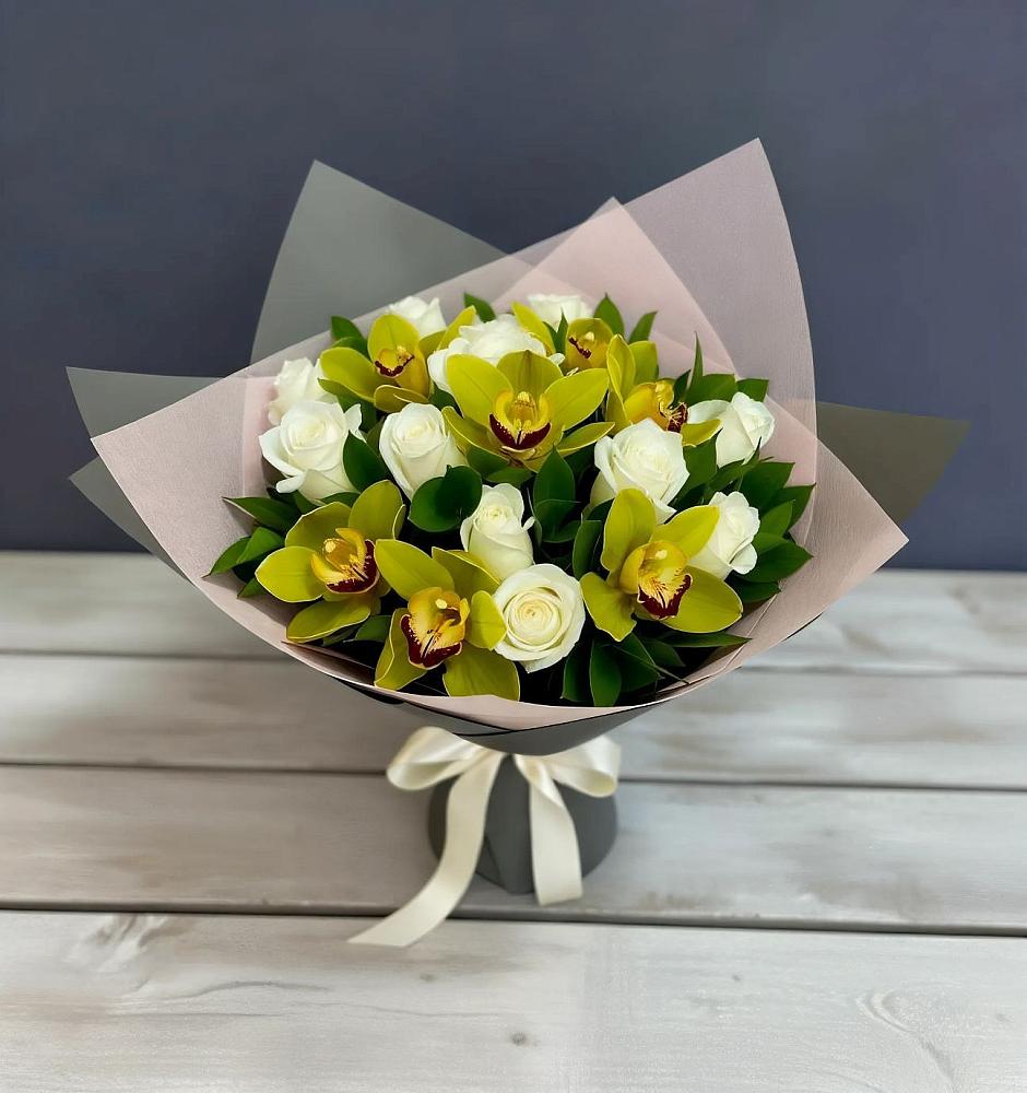 Букет цветов из: Орхидеи и Розы в Удобной Краснодарский край