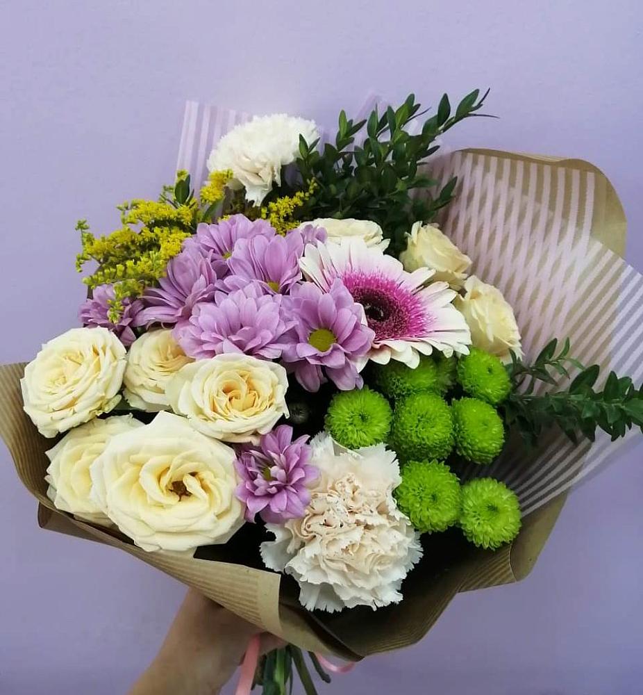 Букет цветов из: Хризантемы, Розы, Гвоздики и Герберы в Удобной Краснодарский край