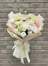 Букет цветов из:  Гвоздики, Розы, Лизиантусы и Хризантемы #REPLACE_PRED# Удобной Краснодарский край