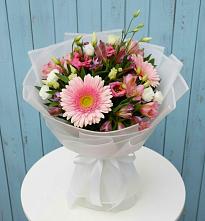 Букет цветов из:  Герберы, Альстромерии и Лизиантусы в Удобной Краснодарский край