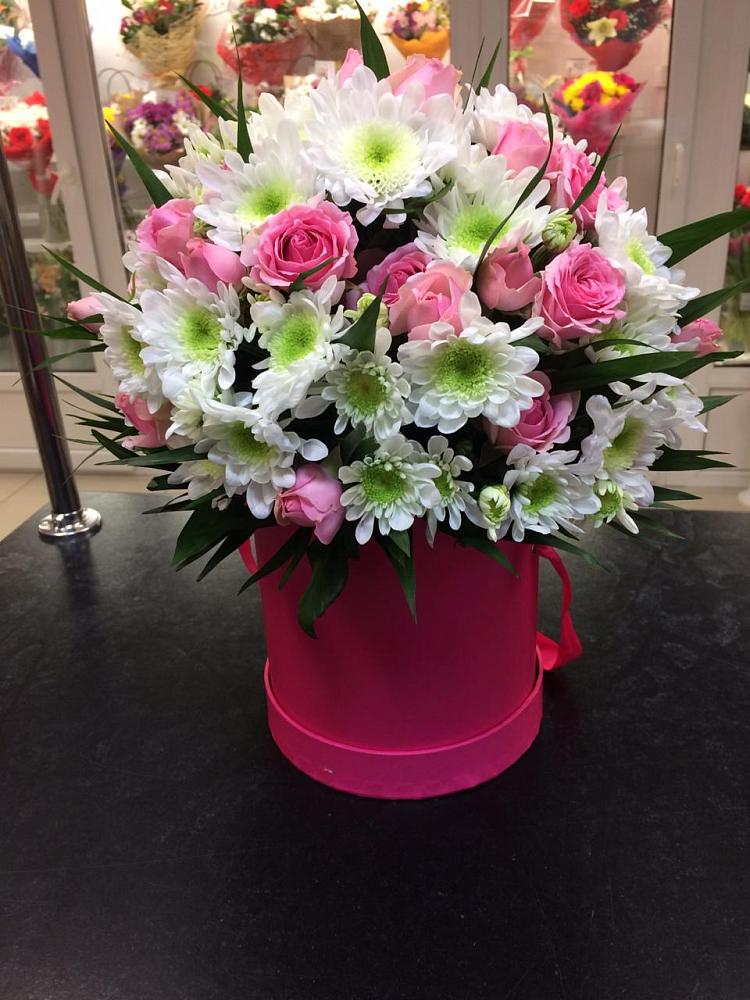 Цветочная композиция из Розы и Хризантемы в шляпной коробке в Удобной Краснодарский край