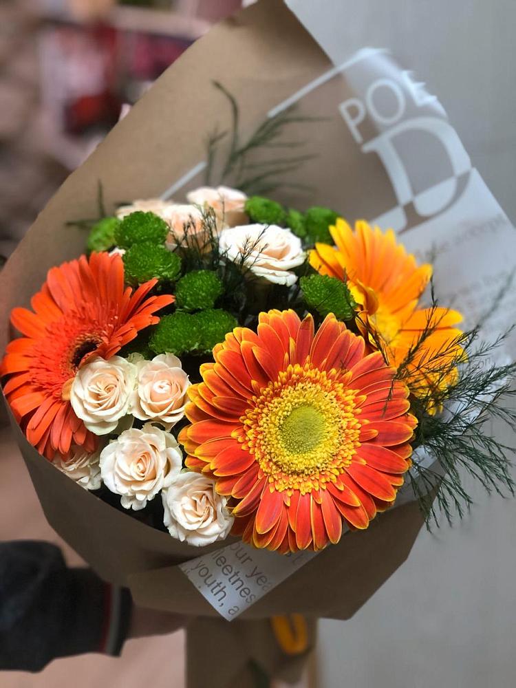 Букет цветов из: Герберы, Хризантемы и Розы в Удобной Краснодарский край
