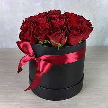 Цветочная композиция из Розы в шляпной коробке в Удобной Краснодарский край