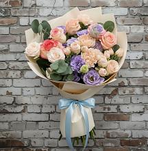 Букет цветов из:  Розы, Лизиантусы и Гвоздики в Удобной Краснодарский край
