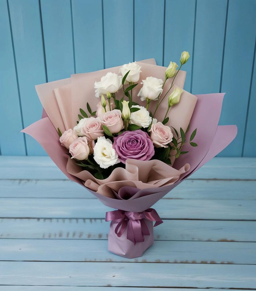 Букет цветов из: Розы и Лизиантусы в Удобной Краснодарский край